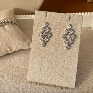 Elegant Silver Diamond-Shaped Earrings - Brand New!